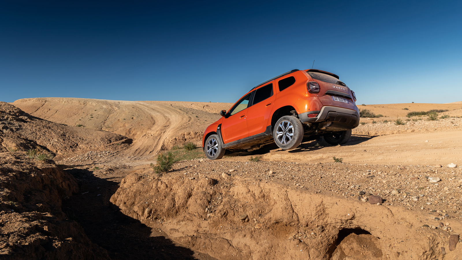 30 μοίρες γωνία προσέγγισης, 33 γωνίες γωνία διαφυγής, 18 μοίρες γωνία ράμπας. Μια χαρά νούμερα για SUV